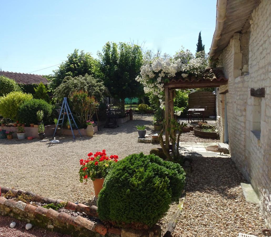 Les Coindries Villa Faye-la-Vineuse Exteriör bild
